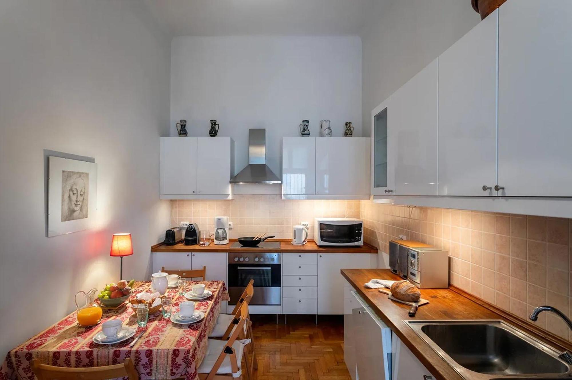 Spacious Apartment In Budapest City Centre With Fireplace ภายนอก รูปภาพ